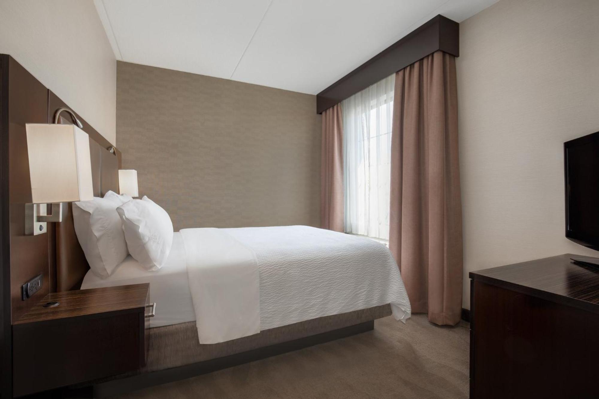 Holiday Inn Express Hotel & Suites Barrie By Ihg Экстерьер фото