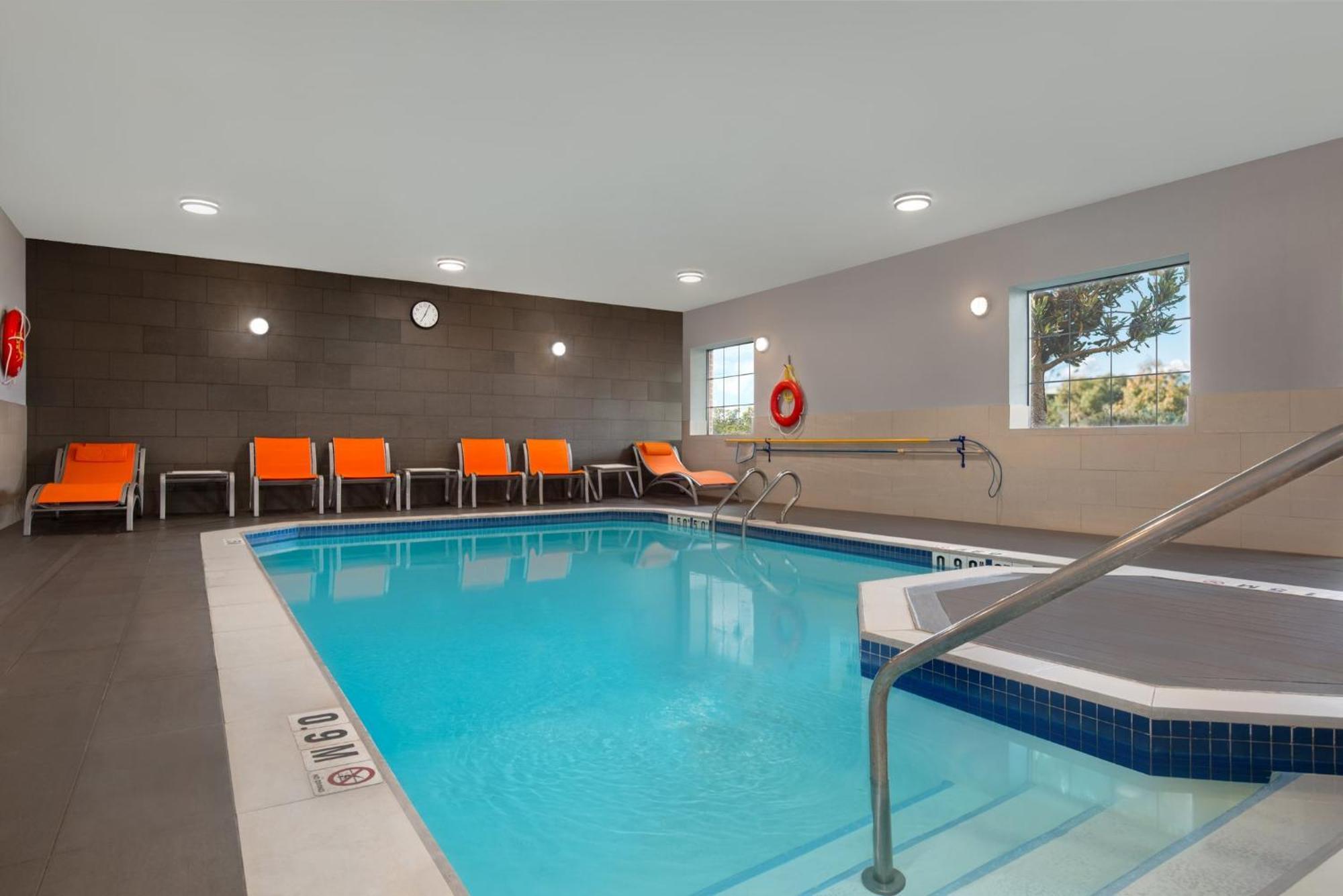Holiday Inn Express Hotel & Suites Barrie By Ihg Экстерьер фото